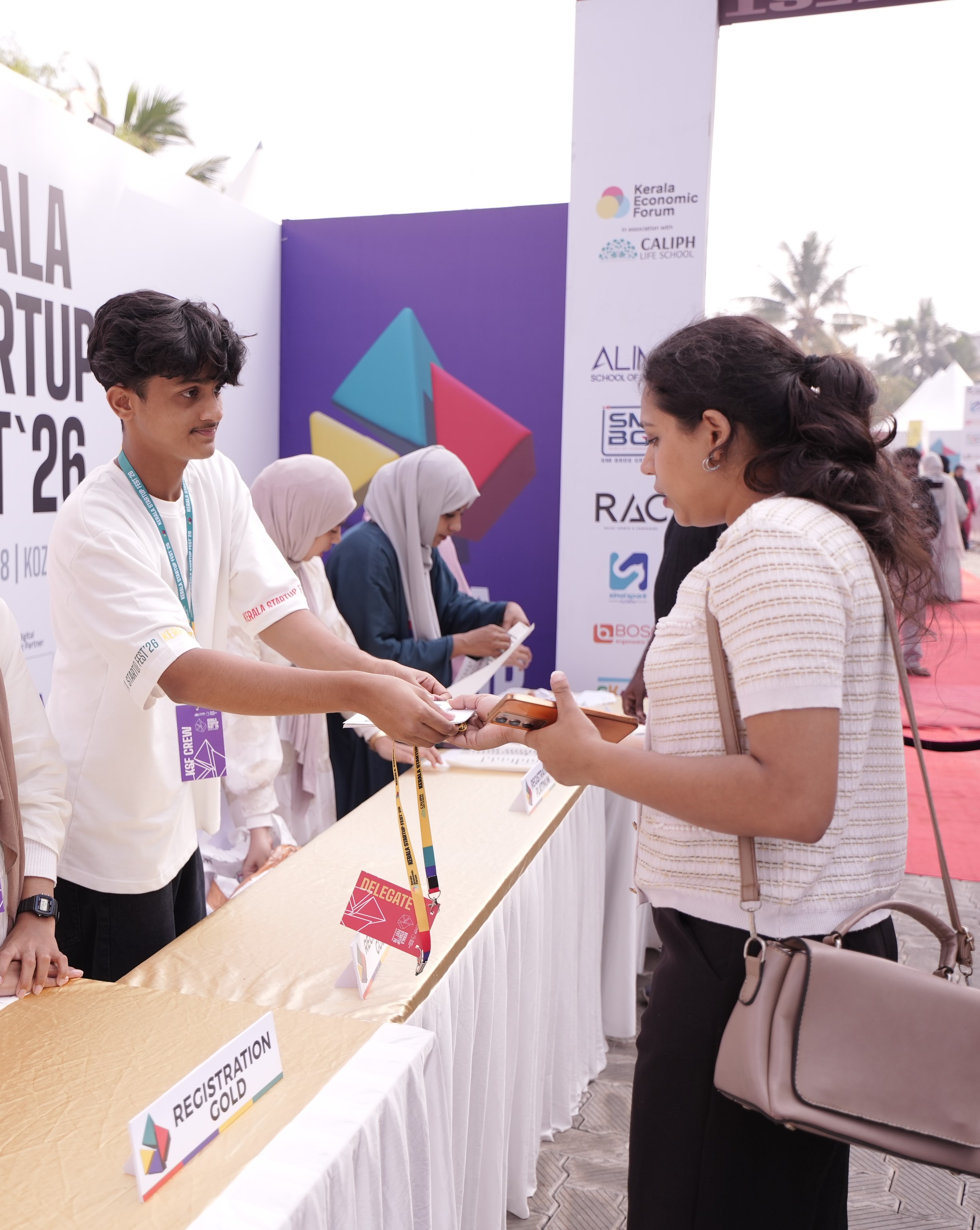 muspitf9-1x5cev-volunteer.jpg